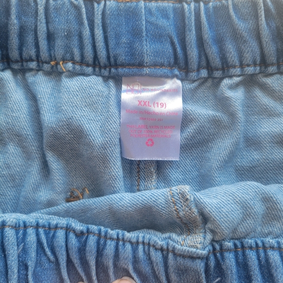 Shorts - Picture 2 of 3